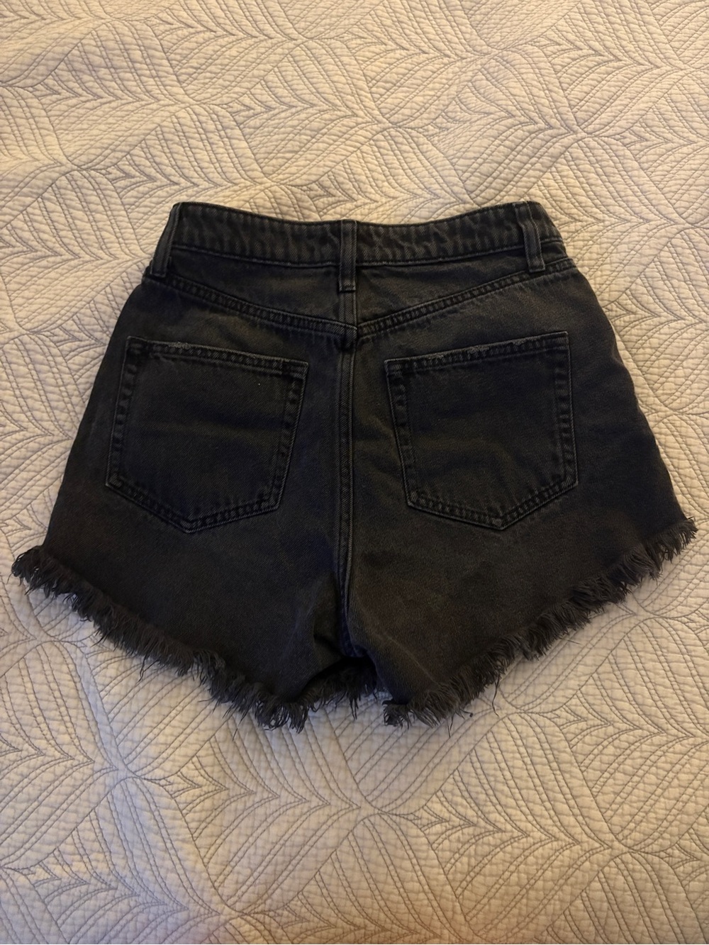 wild fable Black High-Rise Distressed Frayed Hem Jean Shorts - Size 2 - Picture 4 of 4